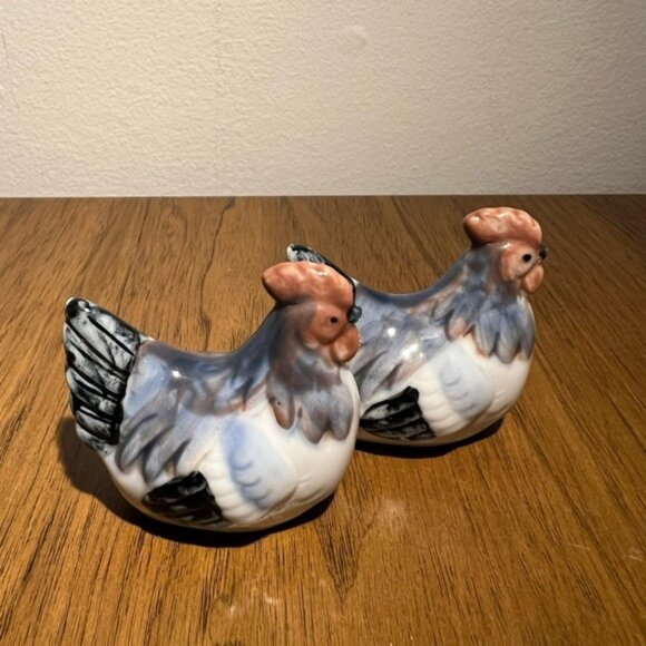 Vintage Collectable Salt And Pepper Shakers Two Chickens Hens - Picture 6 of 10
